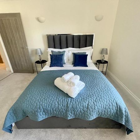 בורנמות' Exquisite Apartment, Stone Throw From The Beach מראה חיצוני תמונה