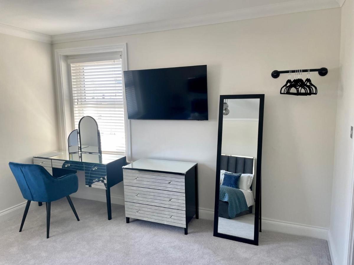 בורנמות' Exquisite Apartment, Stone Throw From The Beach מראה חיצוני תמונה