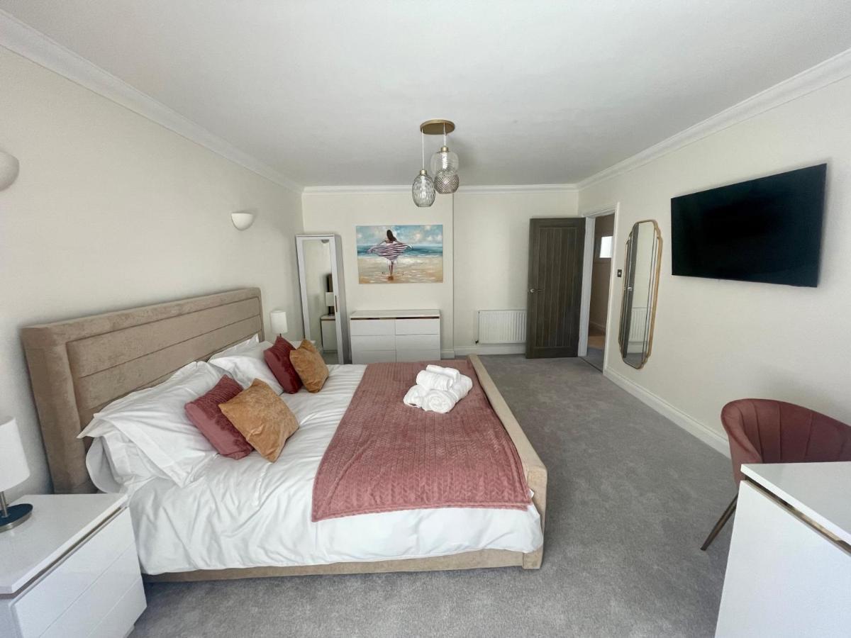 בורנמות' Exquisite Apartment, Stone Throw From The Beach מראה חיצוני תמונה
