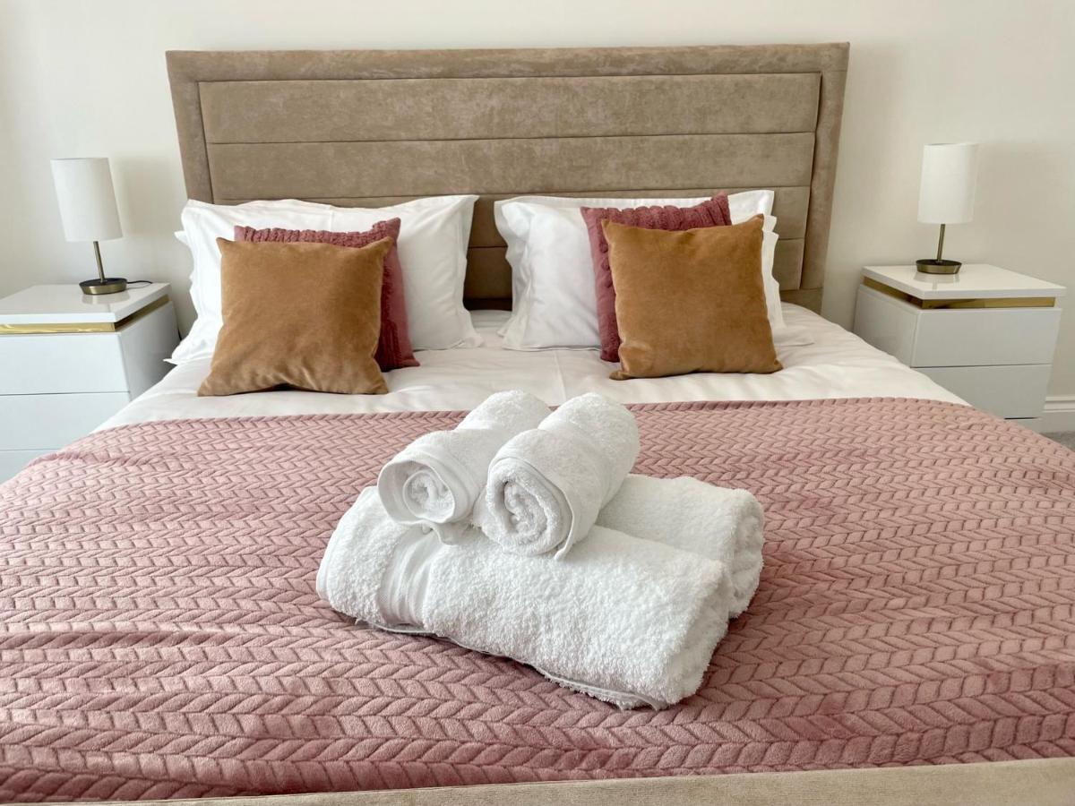 בורנמות' Exquisite Apartment, Stone Throw From The Beach מראה חיצוני תמונה