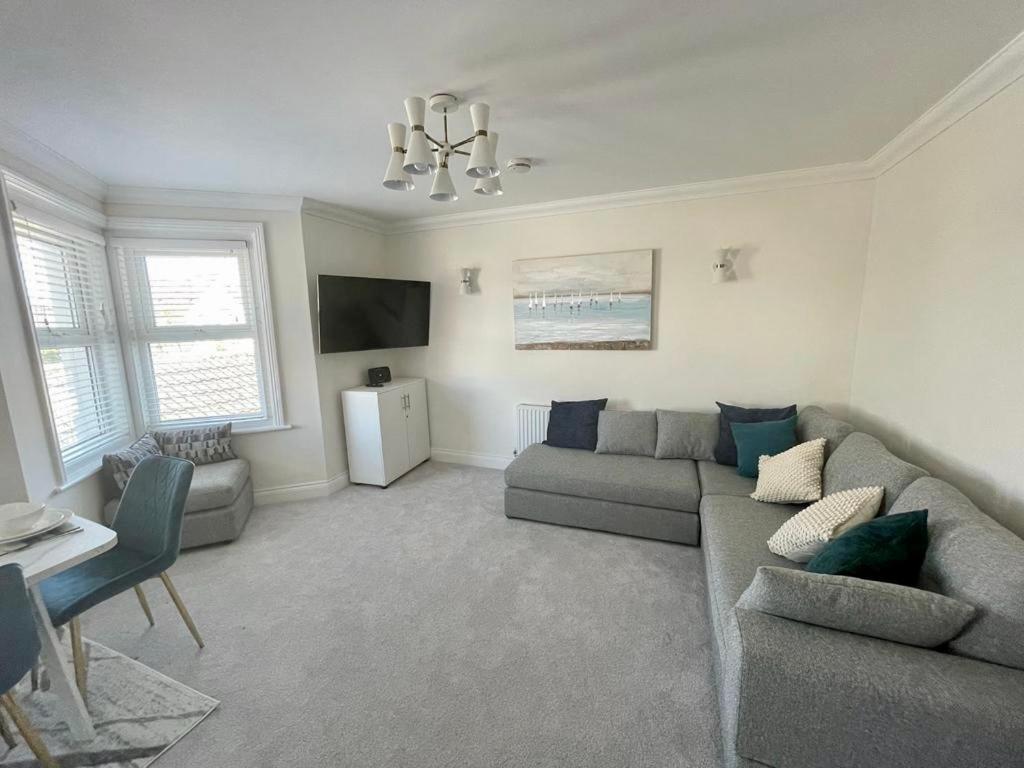 בורנמות' Exquisite Apartment, Stone Throw From The Beach מראה חיצוני תמונה