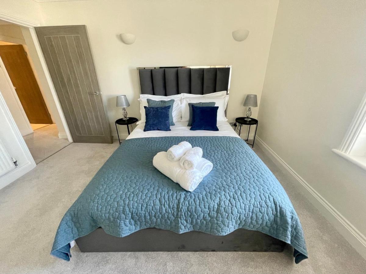 בורנמות' Exquisite Apartment, Stone Throw From The Beach מראה חיצוני תמונה