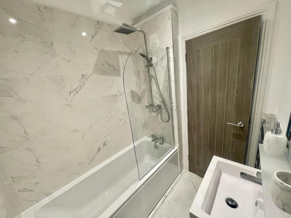 בורנמות' Exquisite Apartment, Stone Throw From The Beach מראה חיצוני תמונה