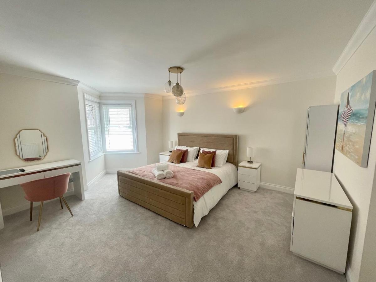 בורנמות' Exquisite Apartment, Stone Throw From The Beach מראה חיצוני תמונה