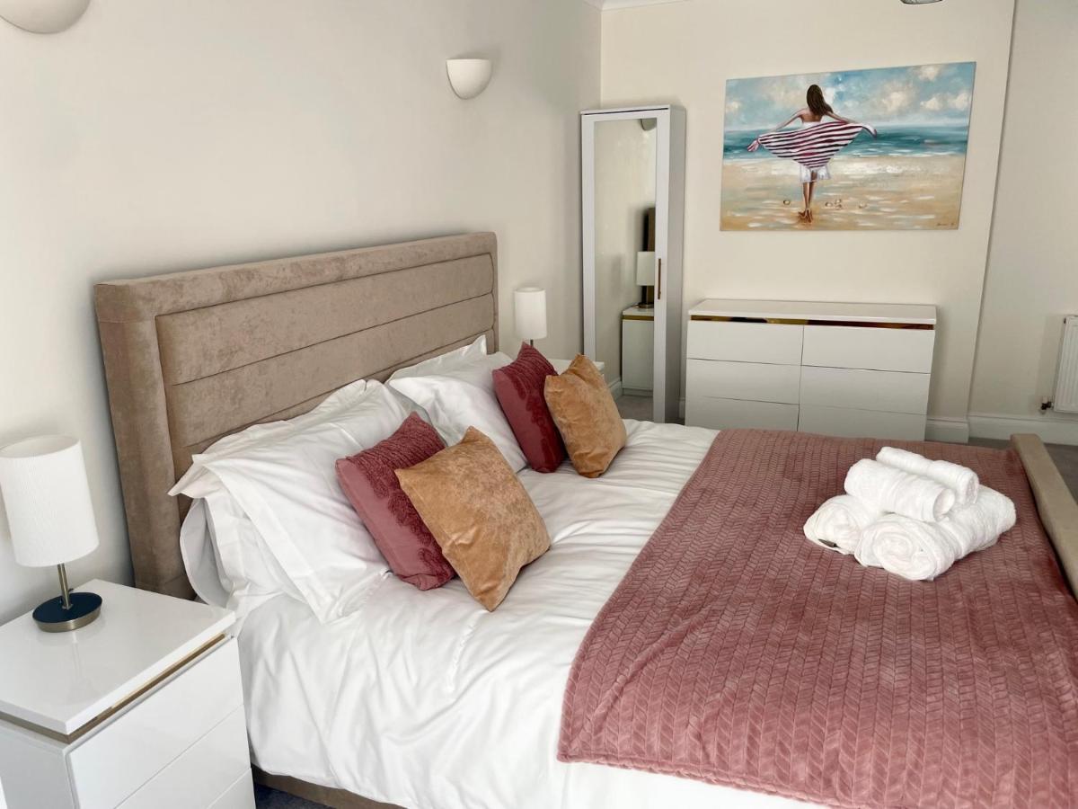 בורנמות' Exquisite Apartment, Stone Throw From The Beach מראה חיצוני תמונה