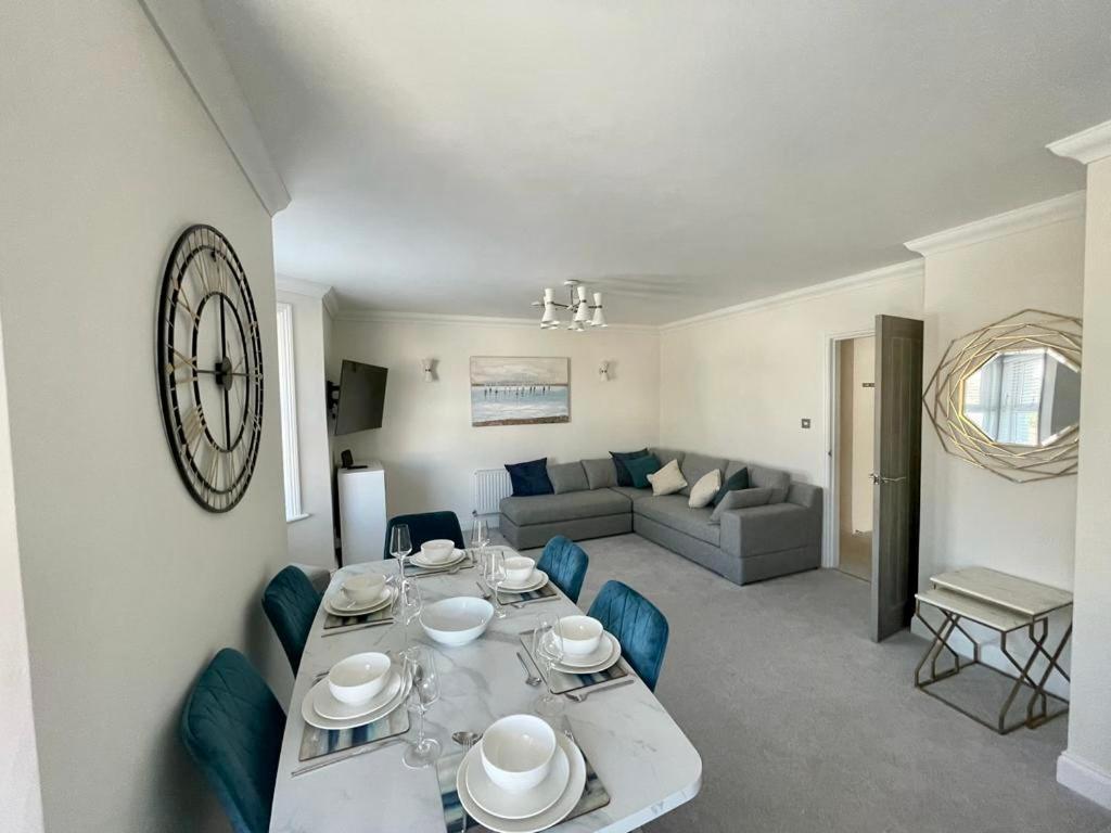 בורנמות' Exquisite Apartment, Stone Throw From The Beach מראה חיצוני תמונה