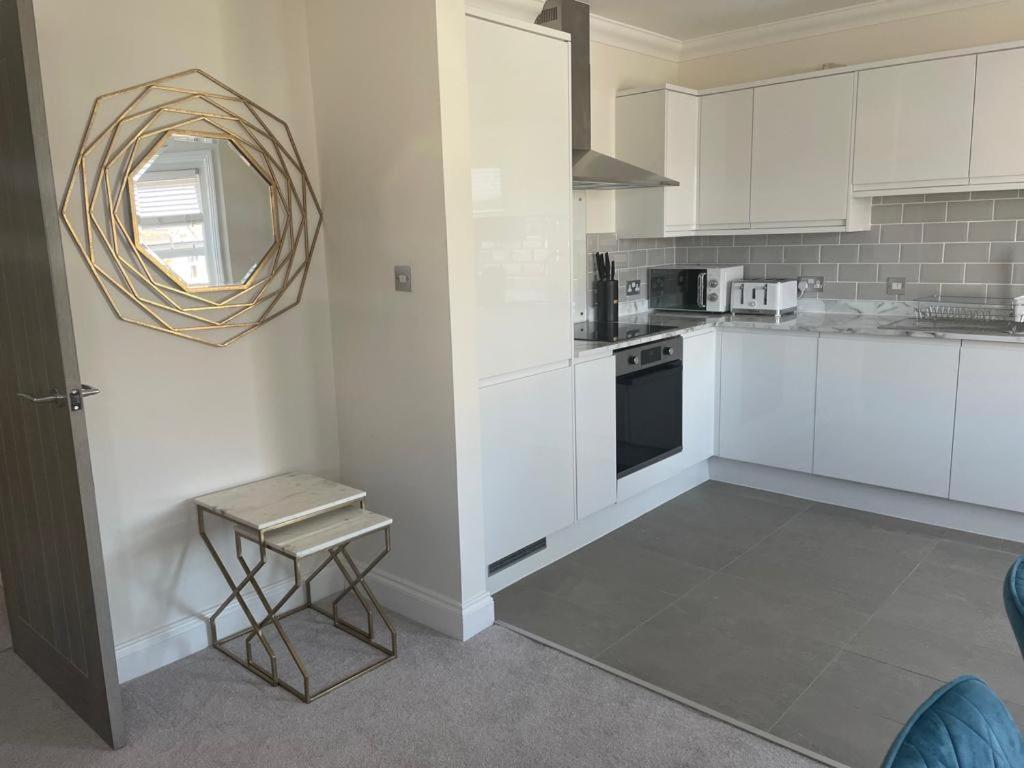 בורנמות' Exquisite Apartment, Stone Throw From The Beach מראה חיצוני תמונה