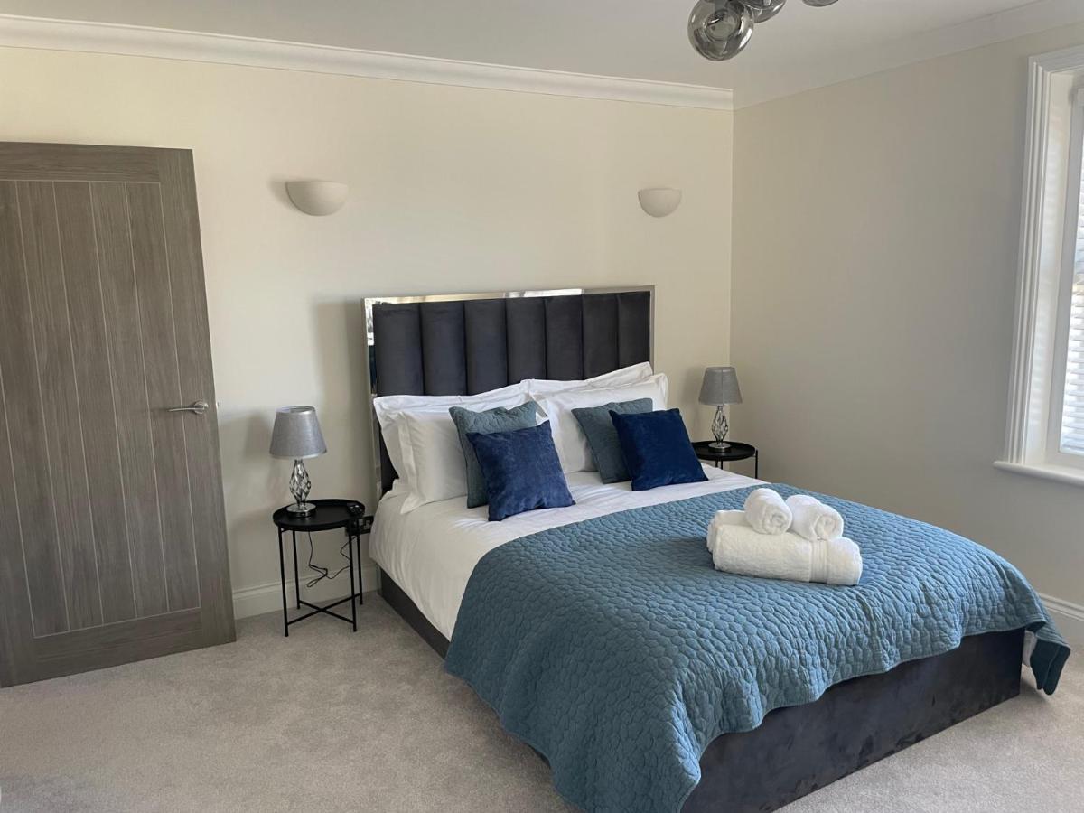 בורנמות' Exquisite Apartment, Stone Throw From The Beach מראה חיצוני תמונה