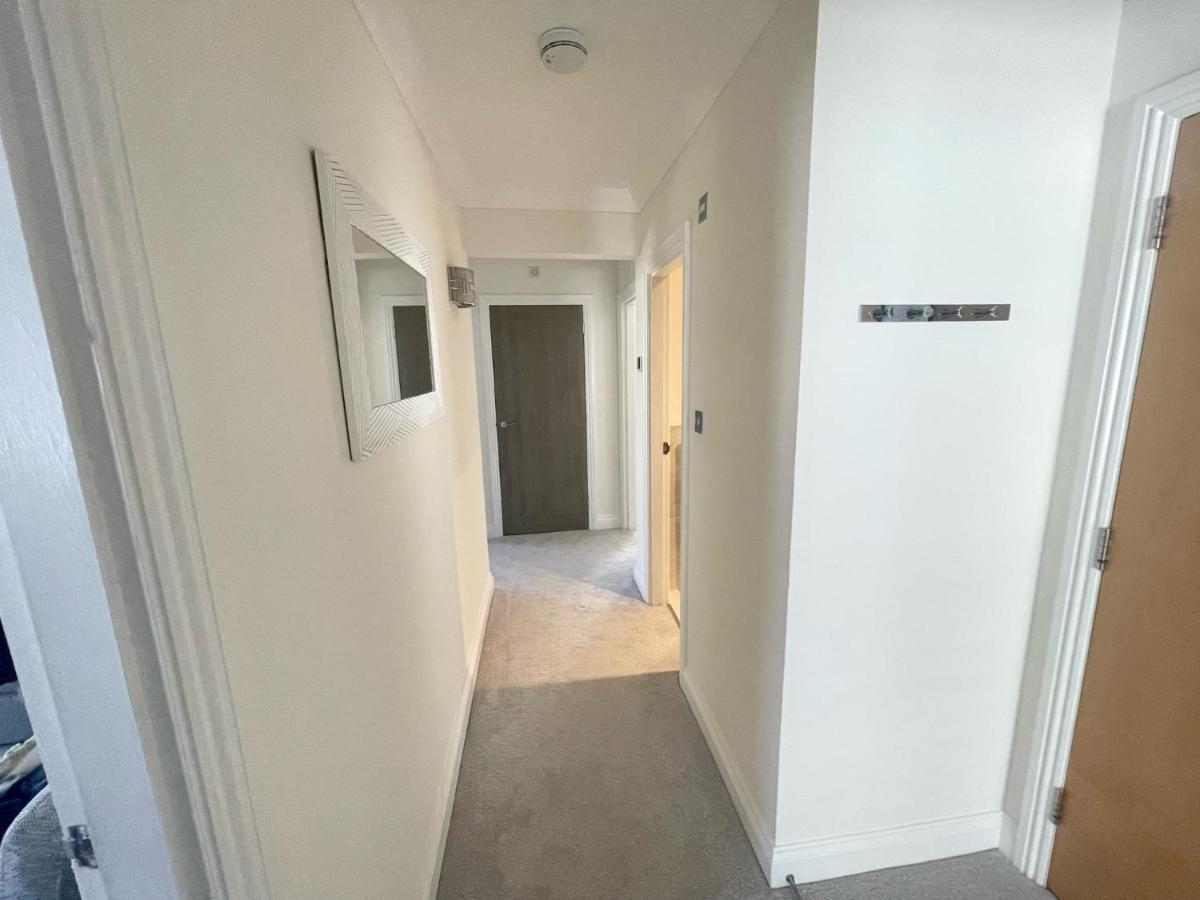 בורנמות' Exquisite Apartment, Stone Throw From The Beach מראה חיצוני תמונה